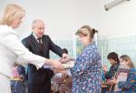 Из роддома – с подарками